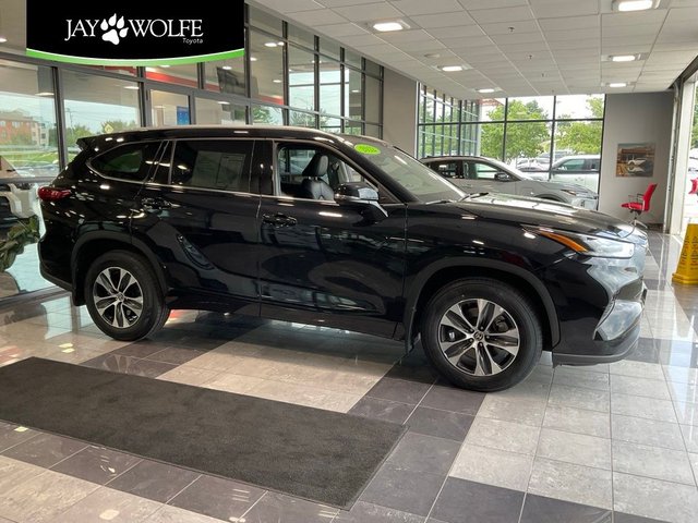 Pre-Owned 2022 Toyota Highlander XLE 4D Sport Utility in Kansas