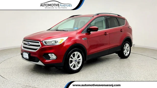 2017 Ford Escape SE FWD w/ Equipment 201A, Leather Comfort Package & Voice Nav.