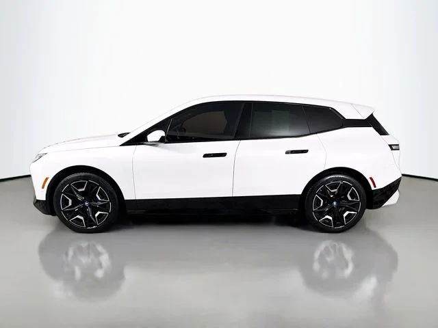 Used 2024 White BMW xDrive50 image 4