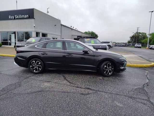 Used 2025 Blue Hyundai SEL image 8