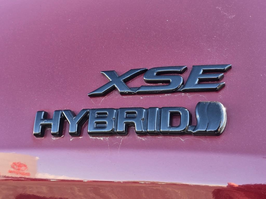 Used 2024 Pearl Toyota XSE image 27
