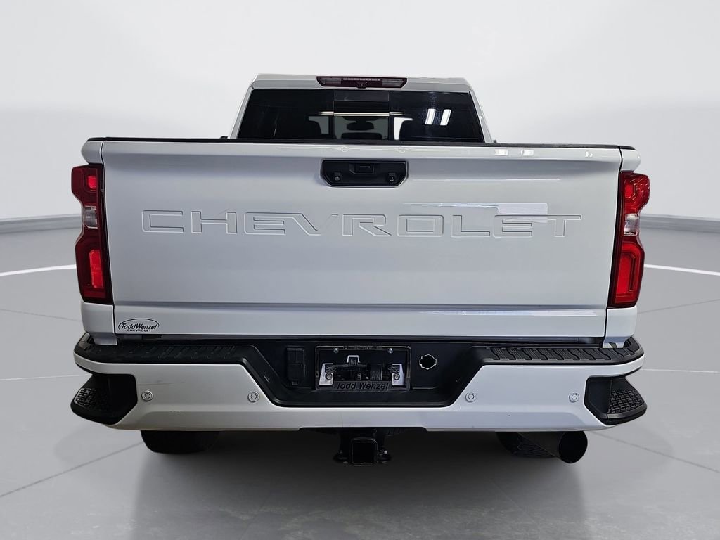Used 2022 Summit White Chevrolet High Country image 5