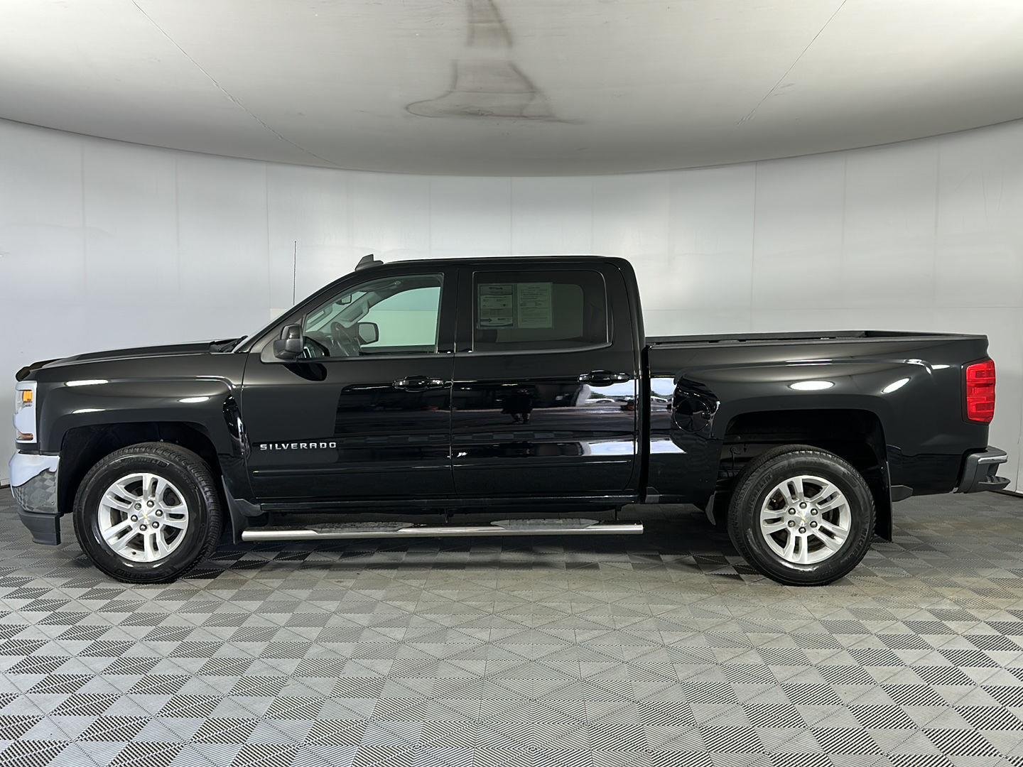 Used 2018 Black Chevrolet LT image 18