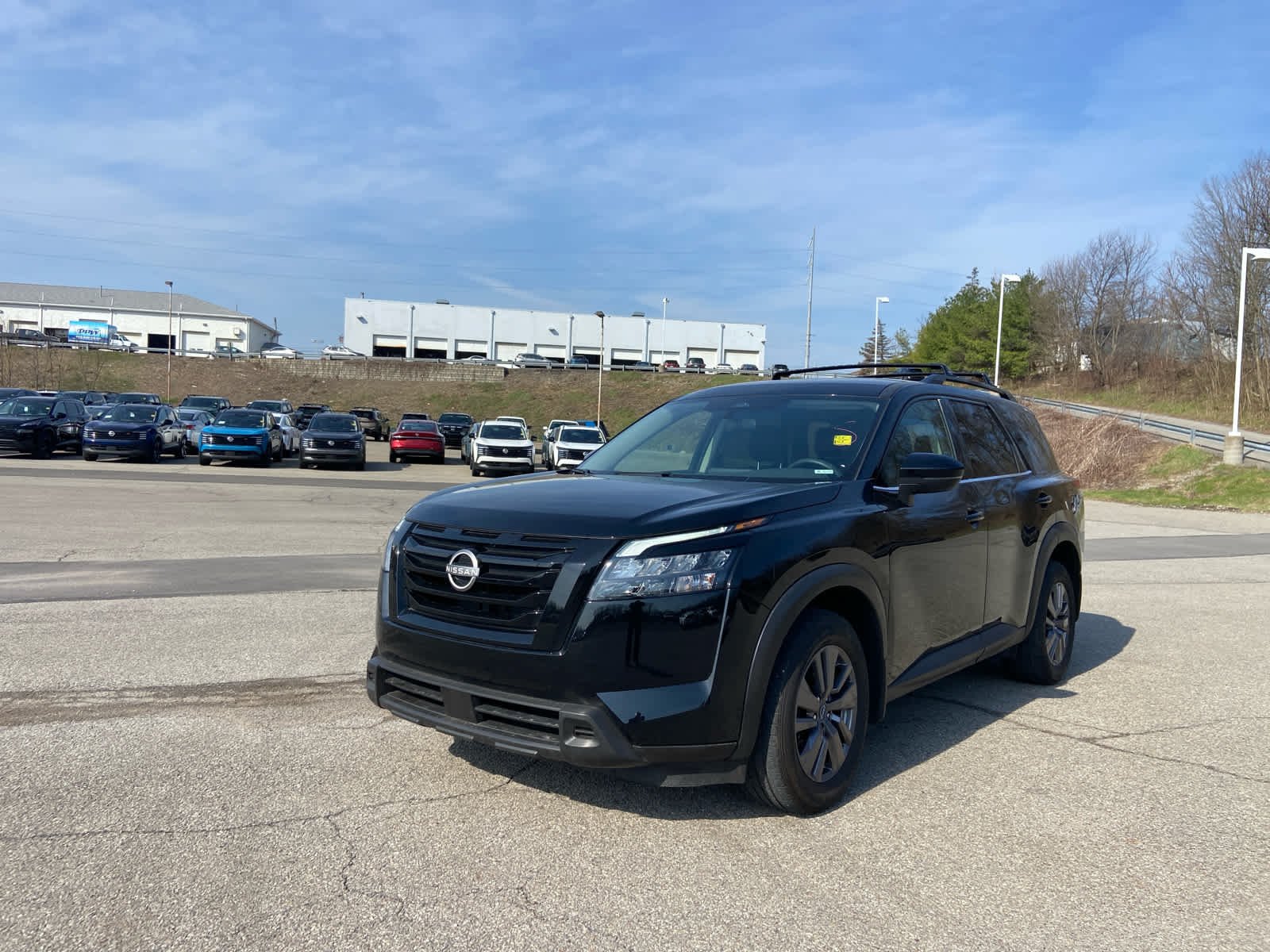 2023 Nissan Pathfinder SV