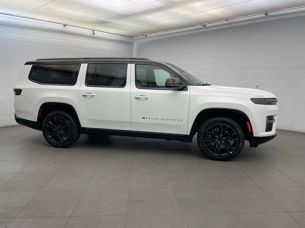 New 2026 White Jeep Summit Reserve image 2