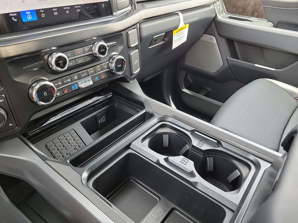 New 2026 Star White Metallic Tri-Coat Ford F-250® Lariat® image 25