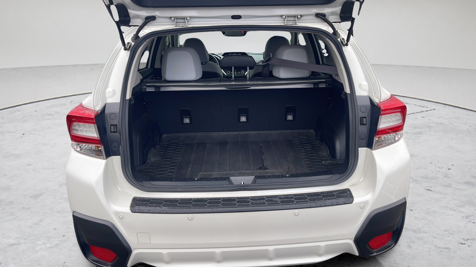 Used 2018 Crystal White Pearl Subaru 2.0i Limited image 15