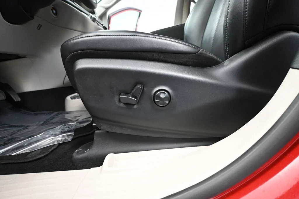 Used 2024 Red Chrysler Touring L image 20