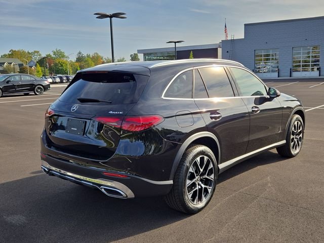 New 2025 Black Mercedes-Benz GLC350 image 3