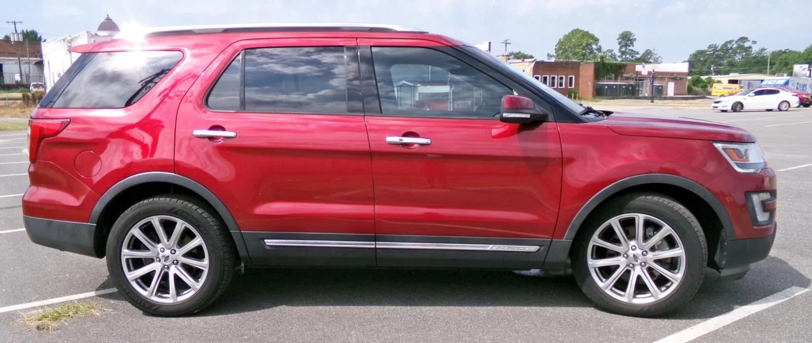 Used 2017 Ruby Red Metallic Tinted Clearcoat Ford Limited image 5