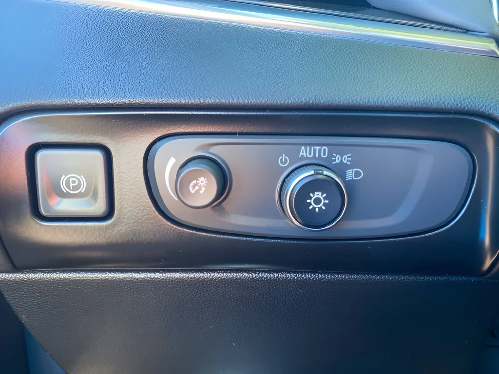 Used 2019 Includes Spectra Gray lower exterior accent color. Buick Essence image 20