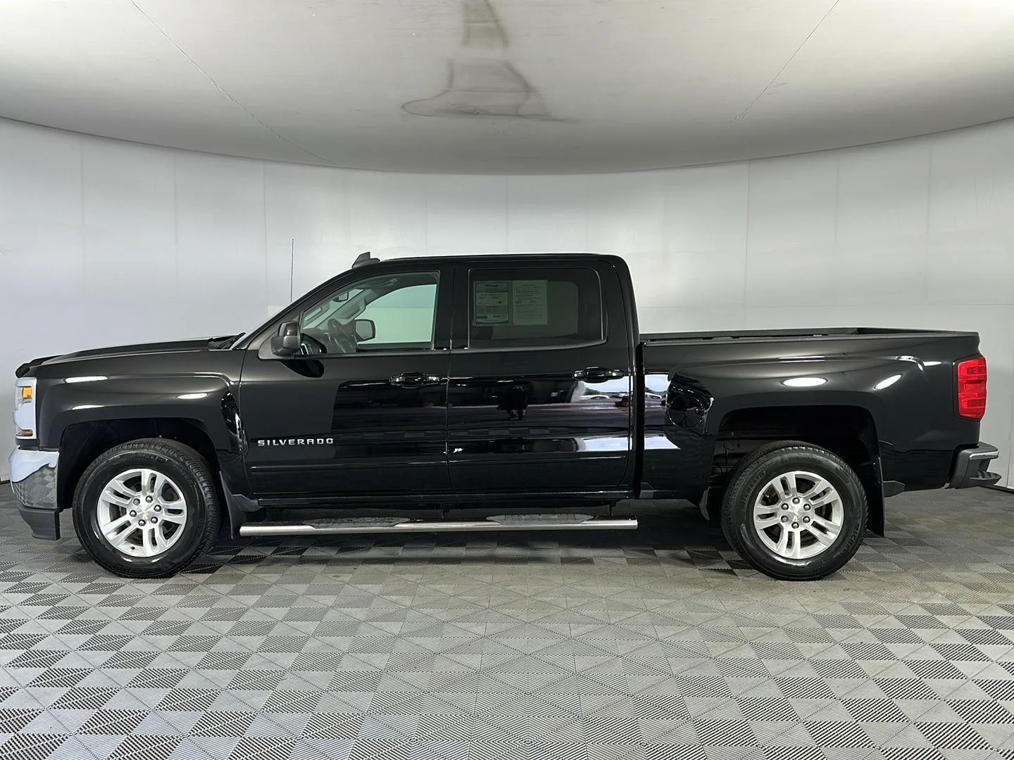 Used 2018 Black Chevrolet LT image 18