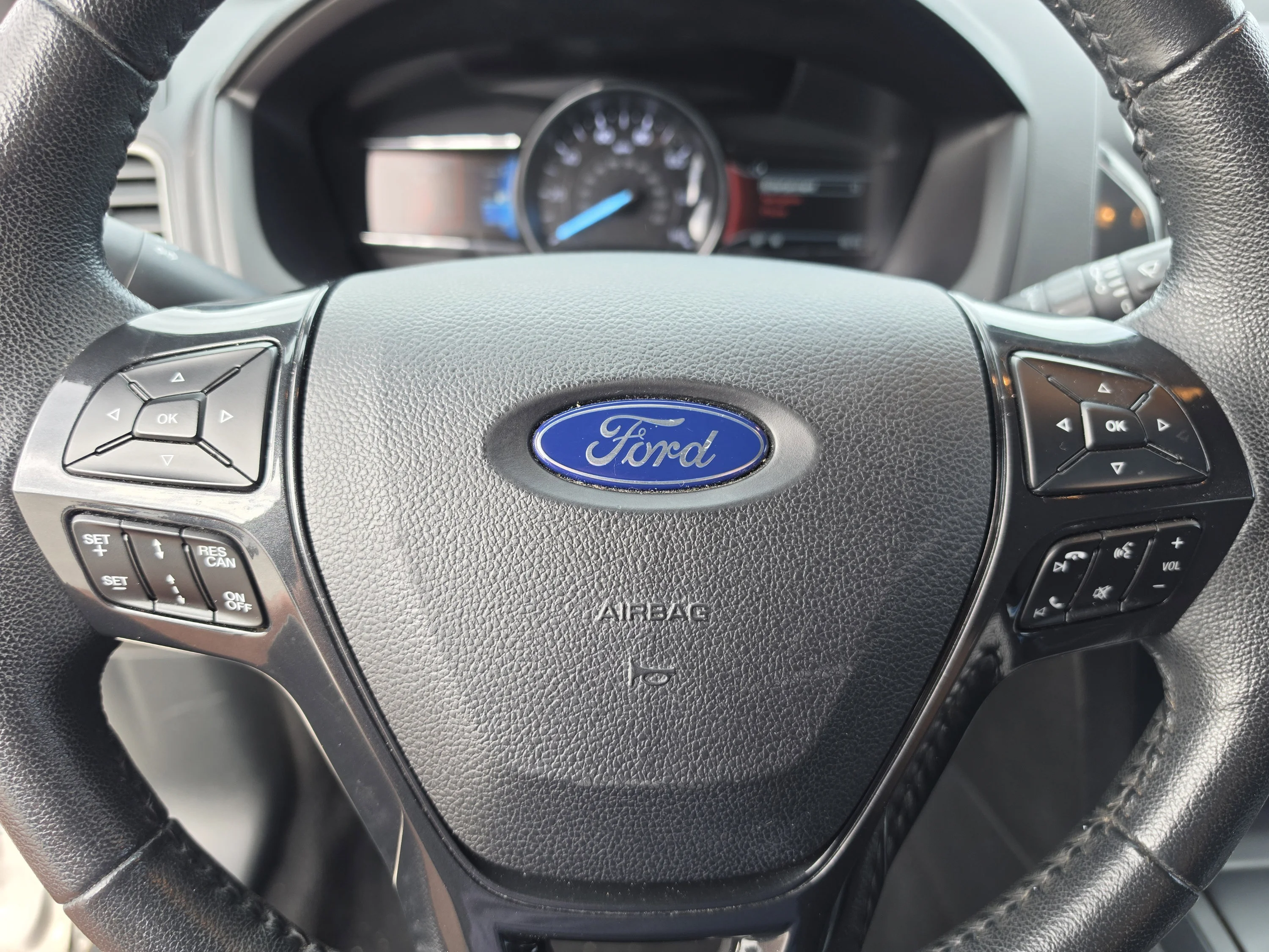 Used 2019 White Platinum Clearcoat Metallic Ford XLT image 37