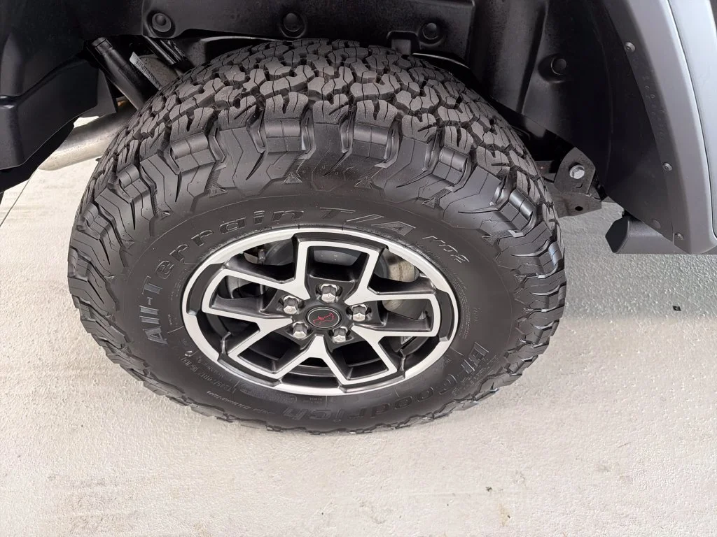 New 2027 Black Clear-Coat Paint Jeep Rubicon image 4