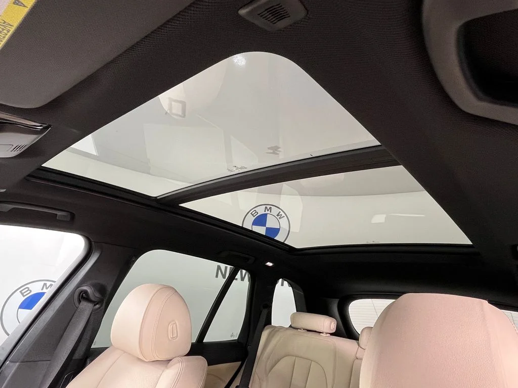 Used 2022 Blue Metallic BMW xDrive40i image 27