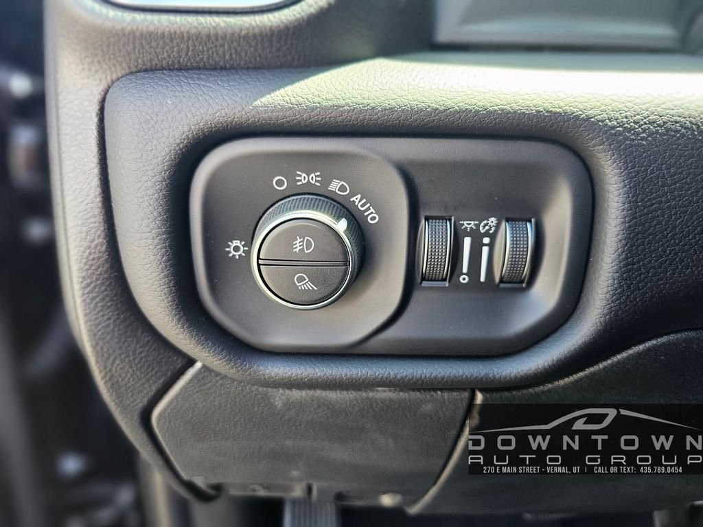 New 2026 Diamond Black Crystal Pearl-Coat Exterior Paint RAM Laramie image 20