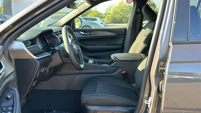 2025 Jeep Grand Cherokee L Laredo - Photo 10
