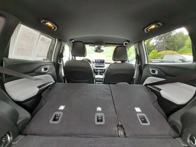Used 2024 White Jeep Latitude image 45
