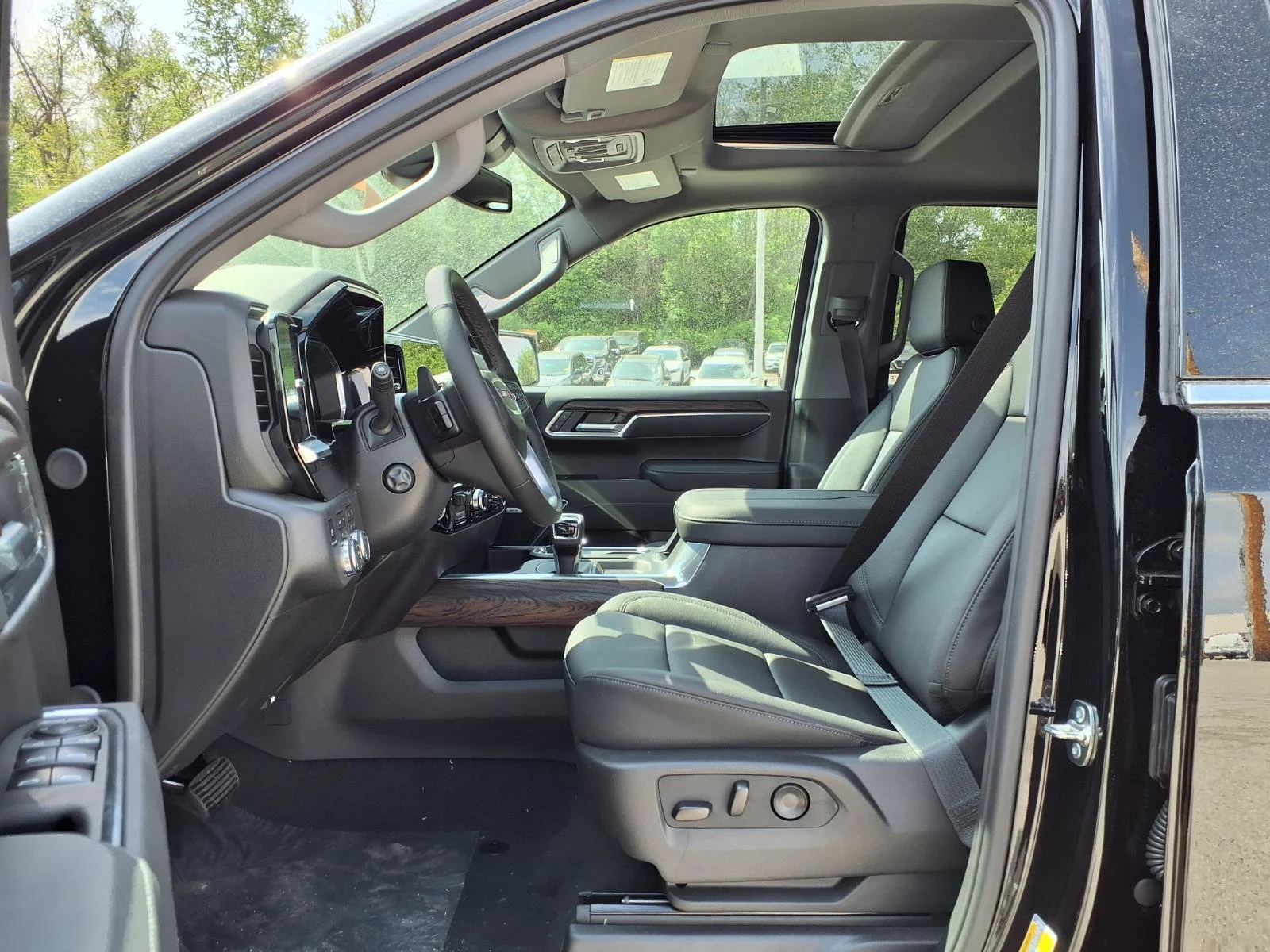 2026 GMC Sierra 1500 SLT - Photo 18