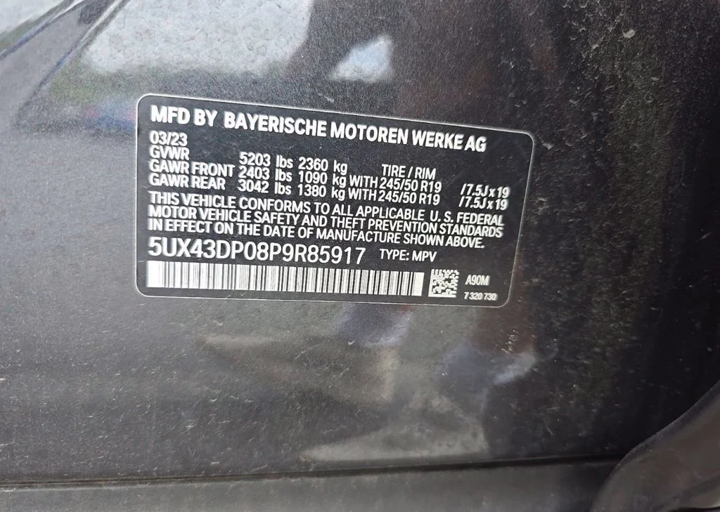 Used 2023 Gray BMW sDrive30i image 17