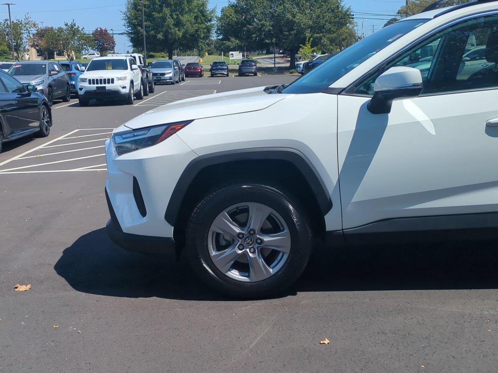 Used 2022 White TOYOTA  image 10