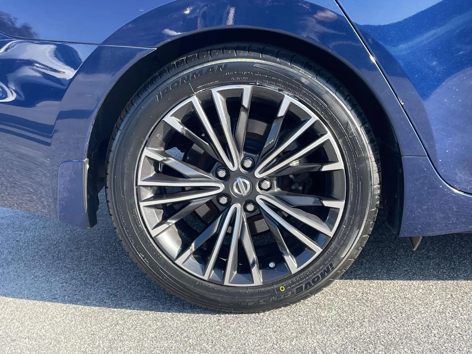 Used 2017 Deep Blue Pearl Nissan Platinum image 32