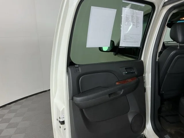 Used 2012  Chevrolet LTZ image 24
