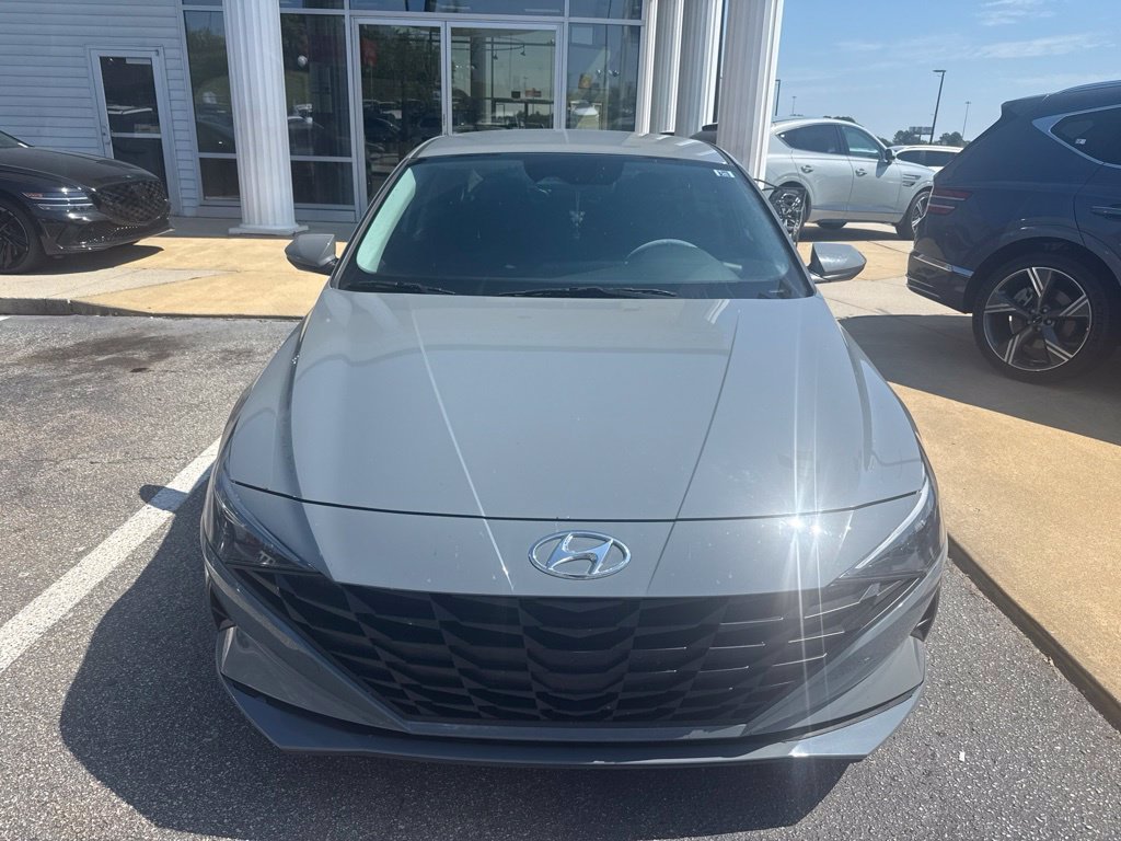 Used 2023 Gray Hyundai SEL image 4