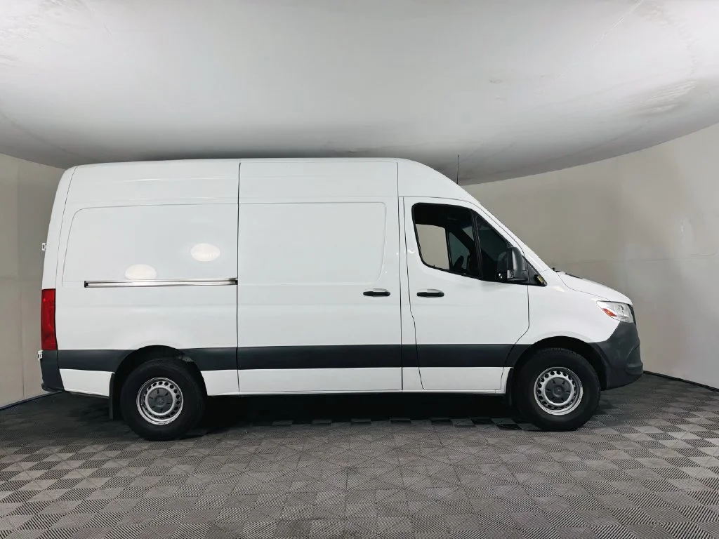 Used 2020  Mercedes-Benz  image 2