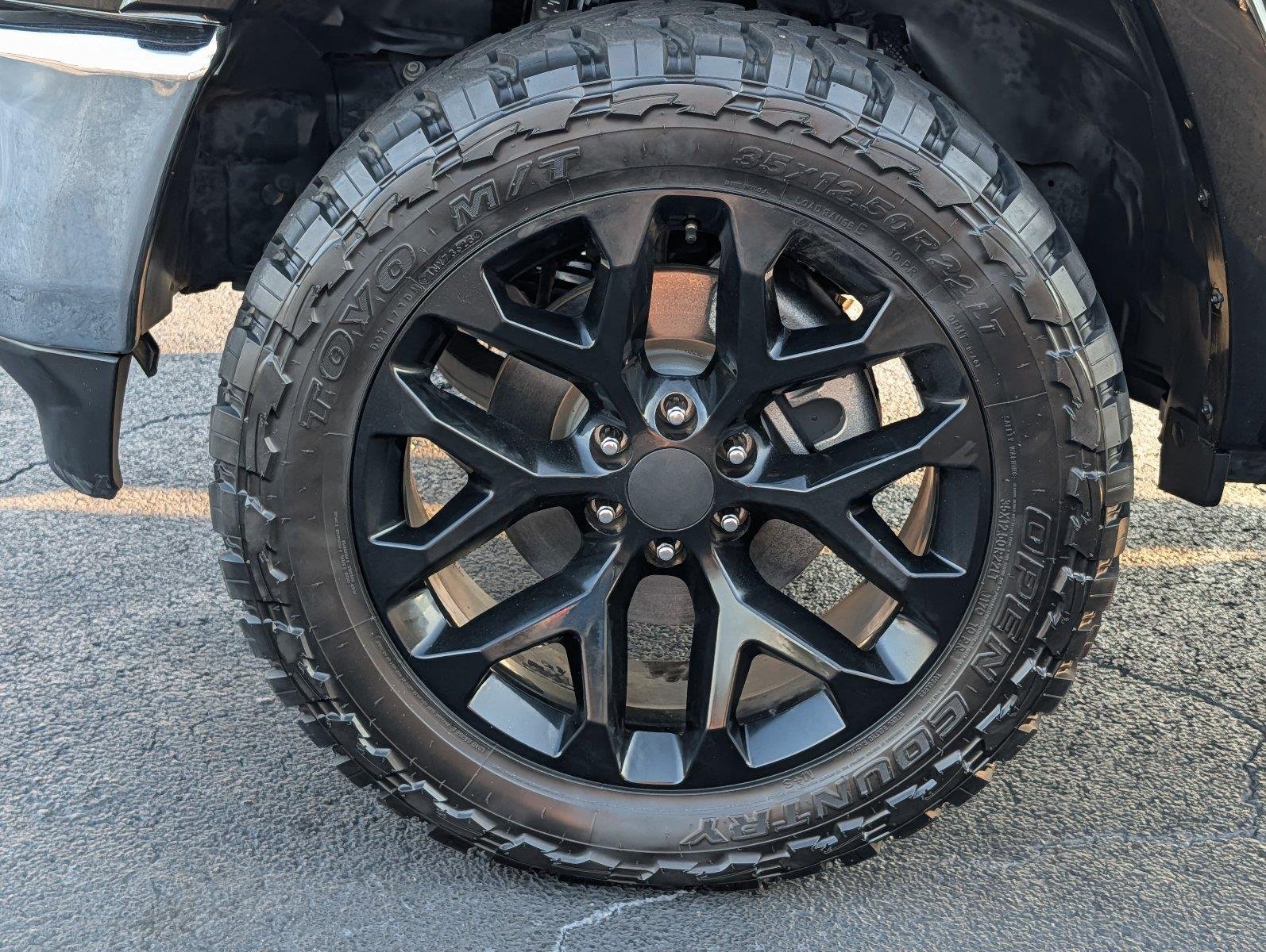 Used 2021 Diamond Black Crystal Pearlcoat Ram Laramie image 10