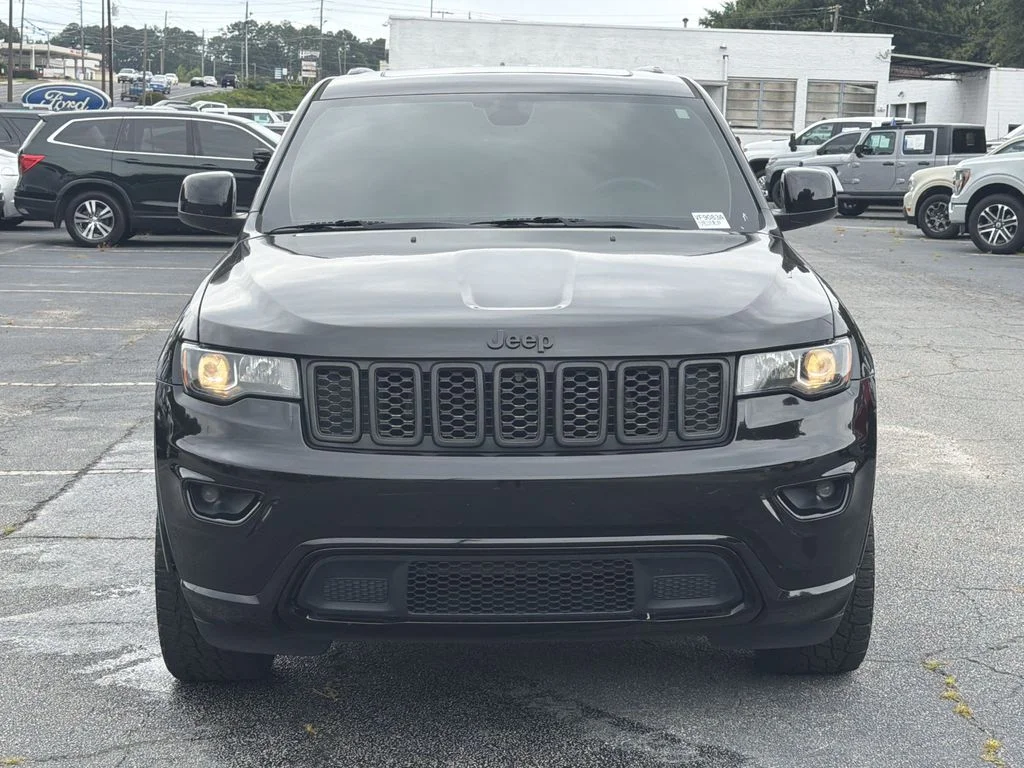 Used 2019 Black Jeep Altitude image 2