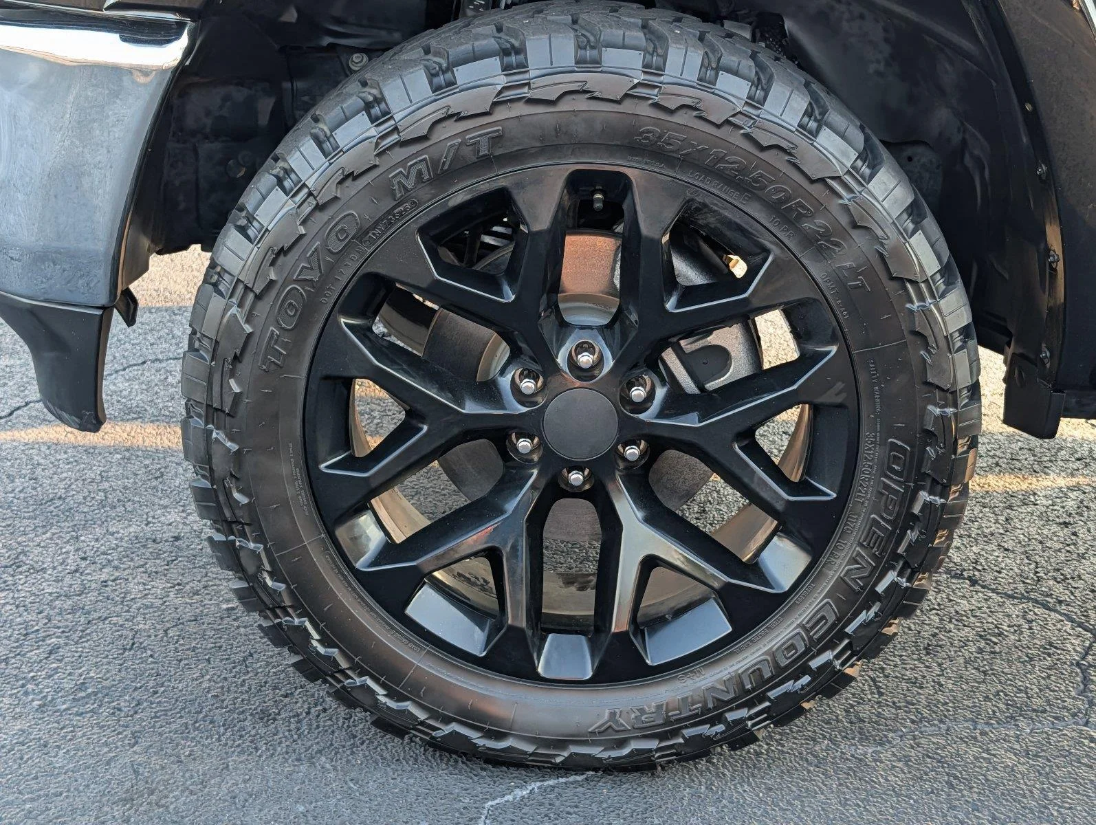 Used 2021 Diamond Black Crystal Pearlcoat Ram Laramie image 10