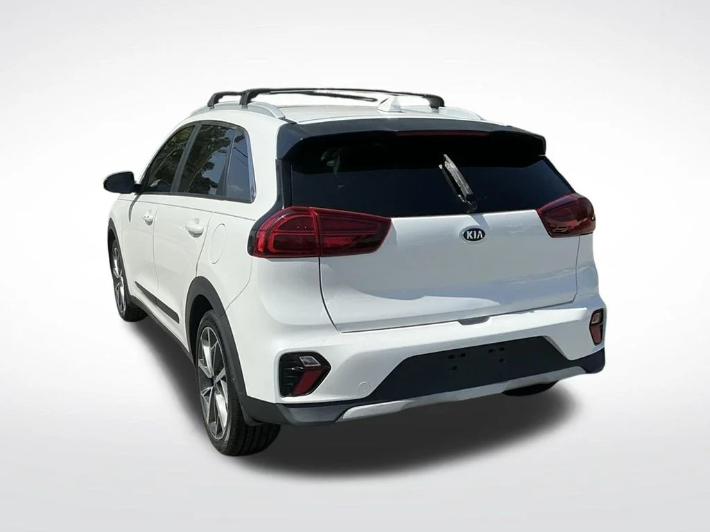 Used 2020 White Kia Touring image 8