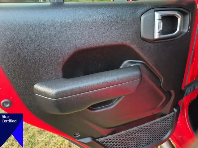 Used 2023 Red Jeep Sport S image 29