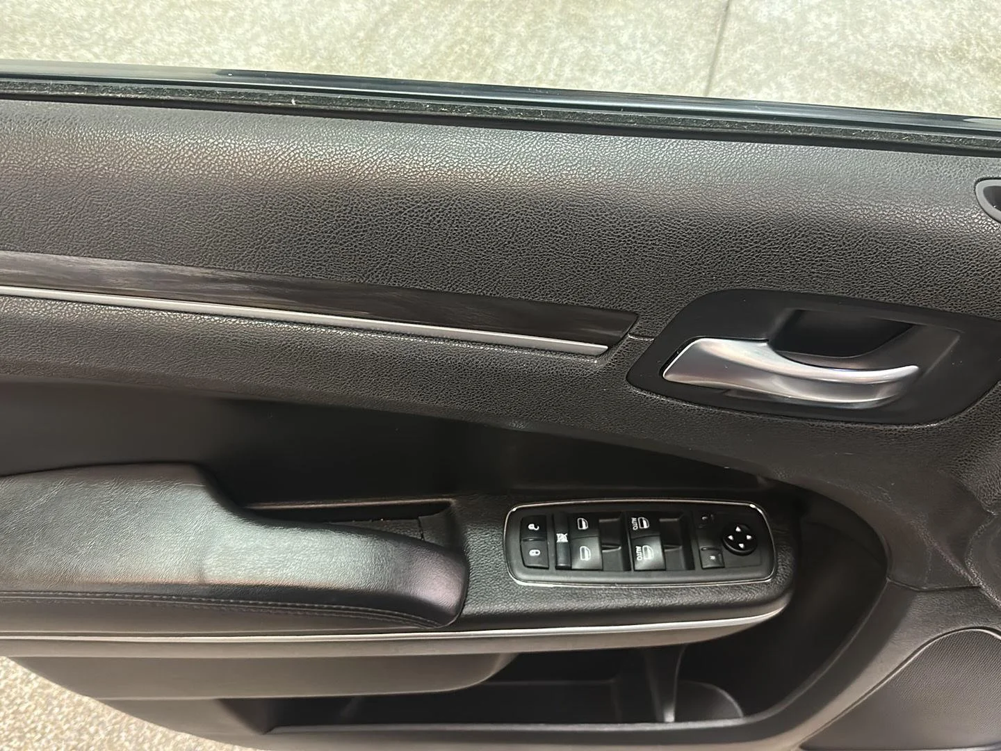 Used 2021 Bright White Clearcoat Chrysler Touring image 17