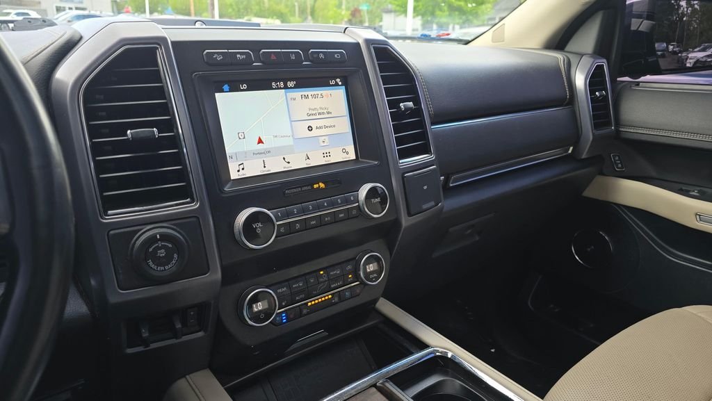 Used 2019 Black Metallic Ford Platinum image 35