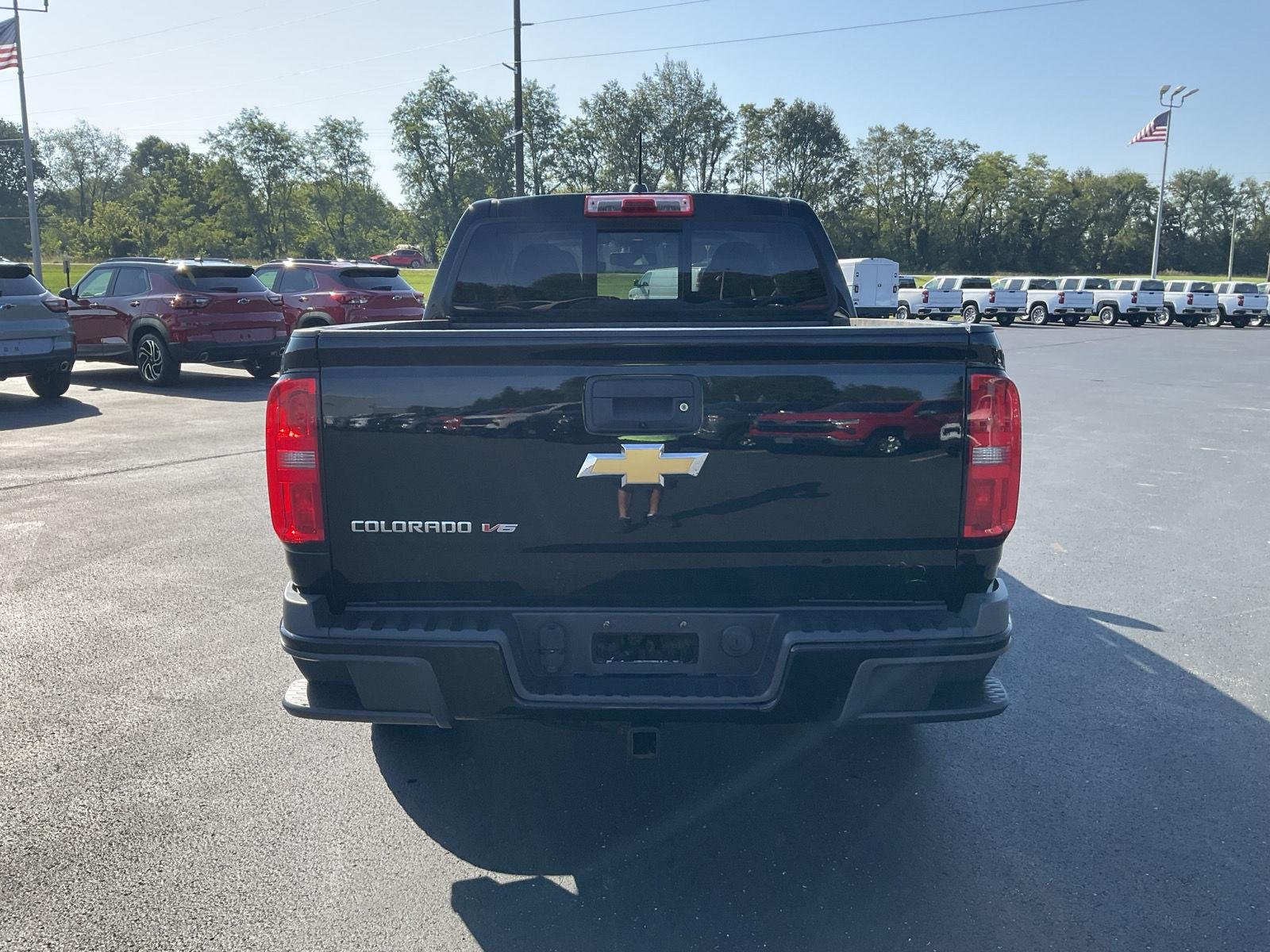 Used 2017 BLACK CHEVROLET TRUCK image 7