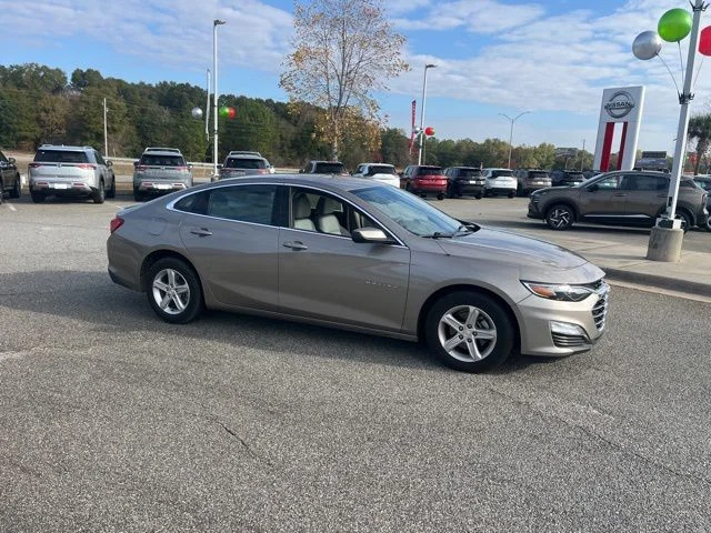 Pre-Owned 2024 Chevrolet Malibu LT 4D Sedan in Warner Robins