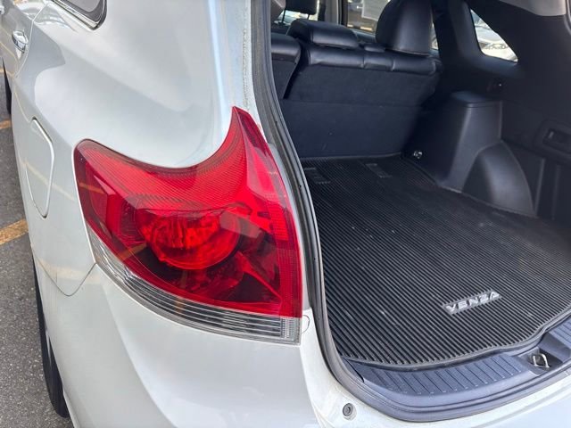 Used 2014 Blizzard Pearl Toyota XLE image 10