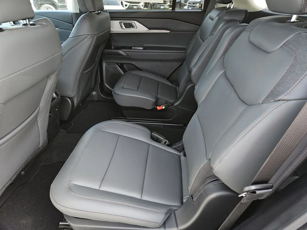 New 2026 Space White Metallic Ford Active image 27