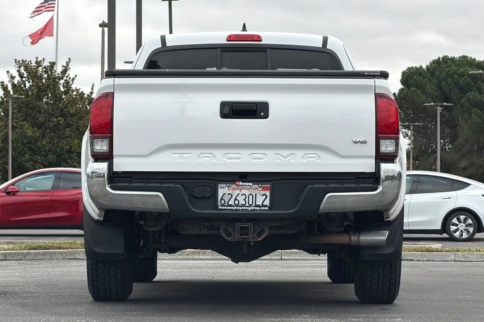 Used 2018 White Toyota SR5 image 5