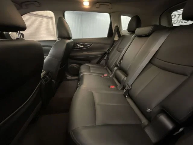 Used 2018 Magnetic Black Nissan SL image 23