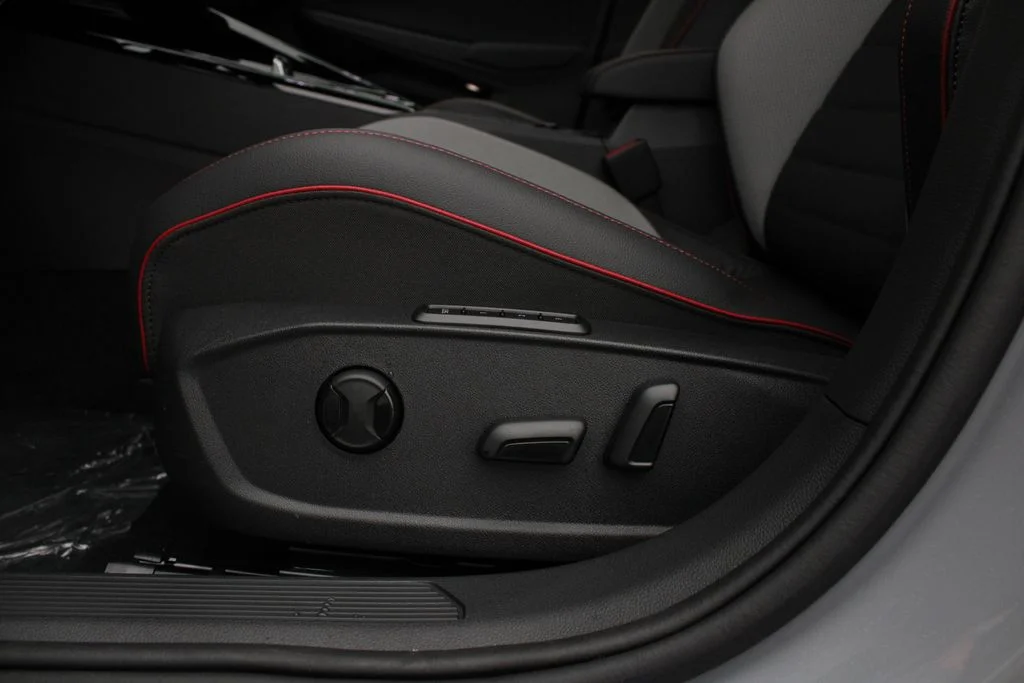 2026 Volkswagen Golf GTI SE - Photo 3