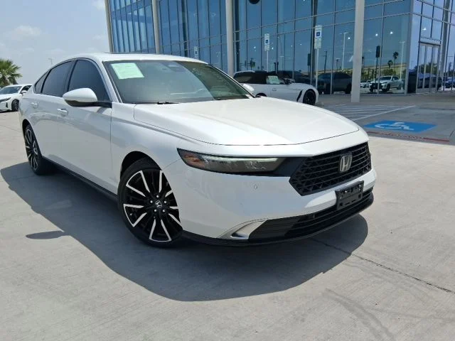 Used 2025 White Honda Touring image 1