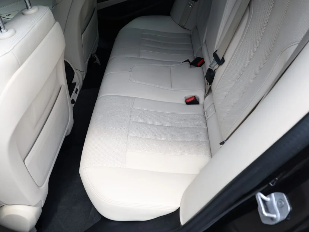 Used 2021 Gray BMW 530i xDrive image 21