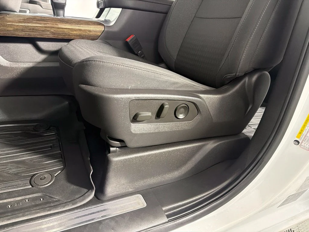 Used 2023 Summit White GMC Elevation image 12