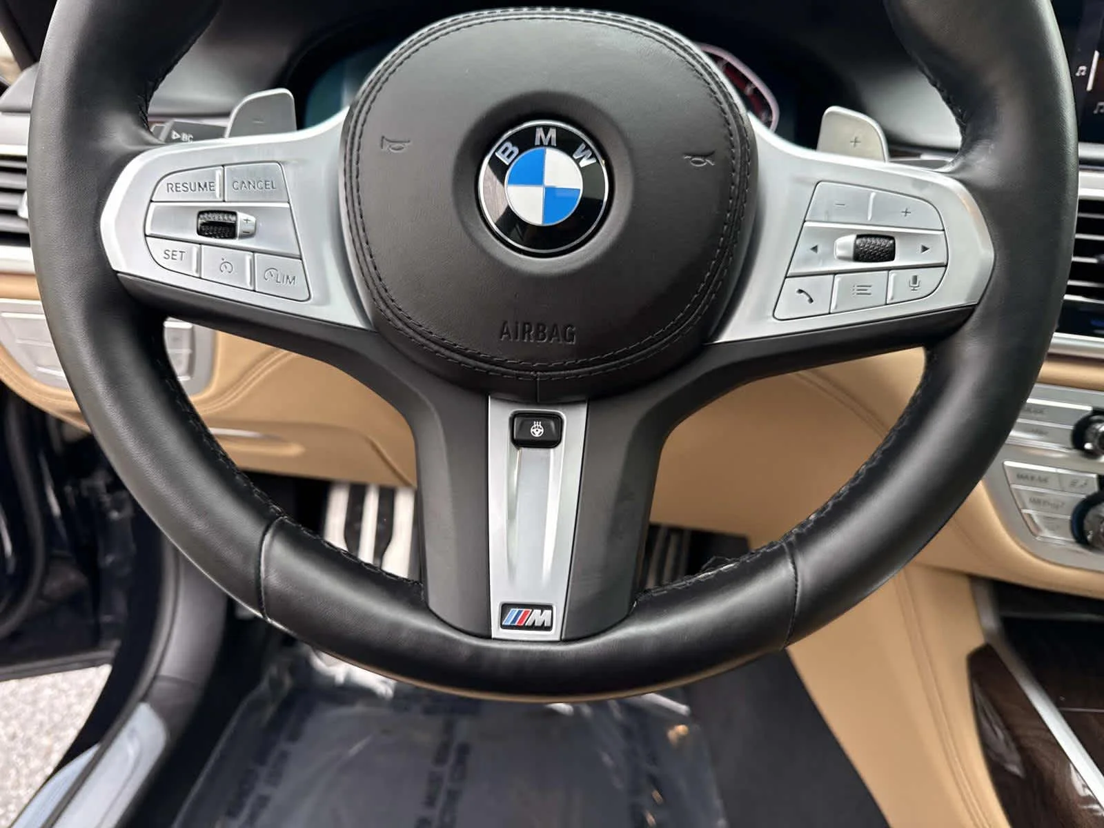 Used 2022 Carbon Black Metallic BMW 740i xDrive image 18