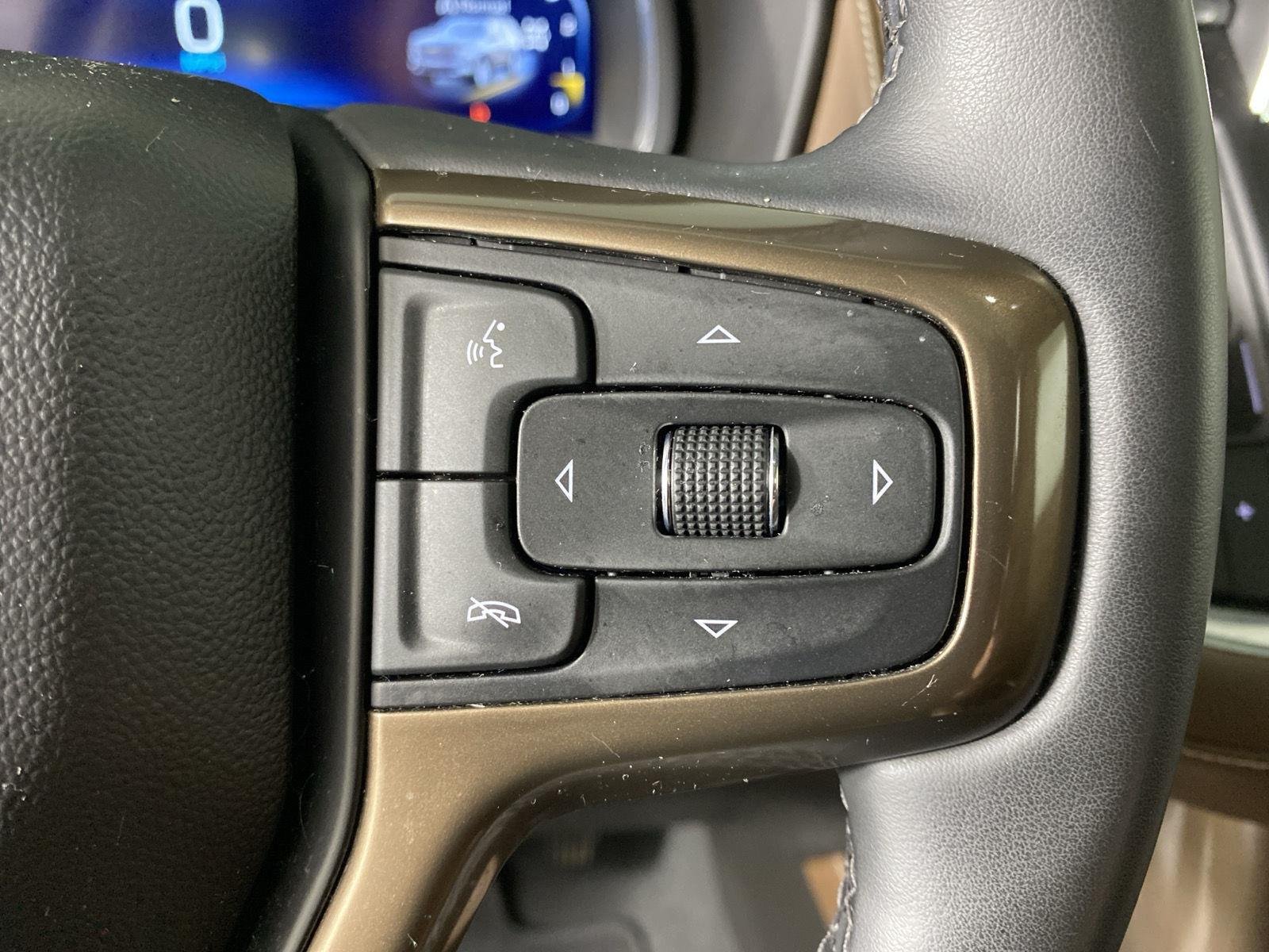 Used 2023 Iridescent Pearl Tricoat Chevrolet High Country image 17