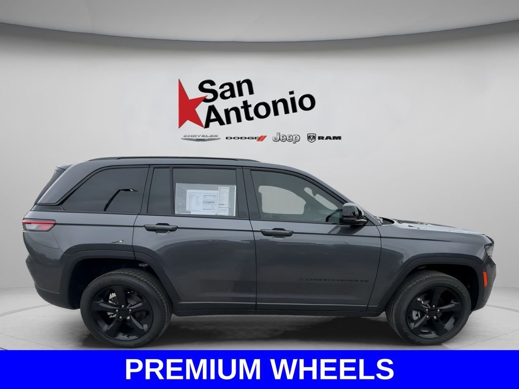 New 2025 Baltic Gray Metallic Clear-Coat Exterior Paint Jeep Altitude X image 17