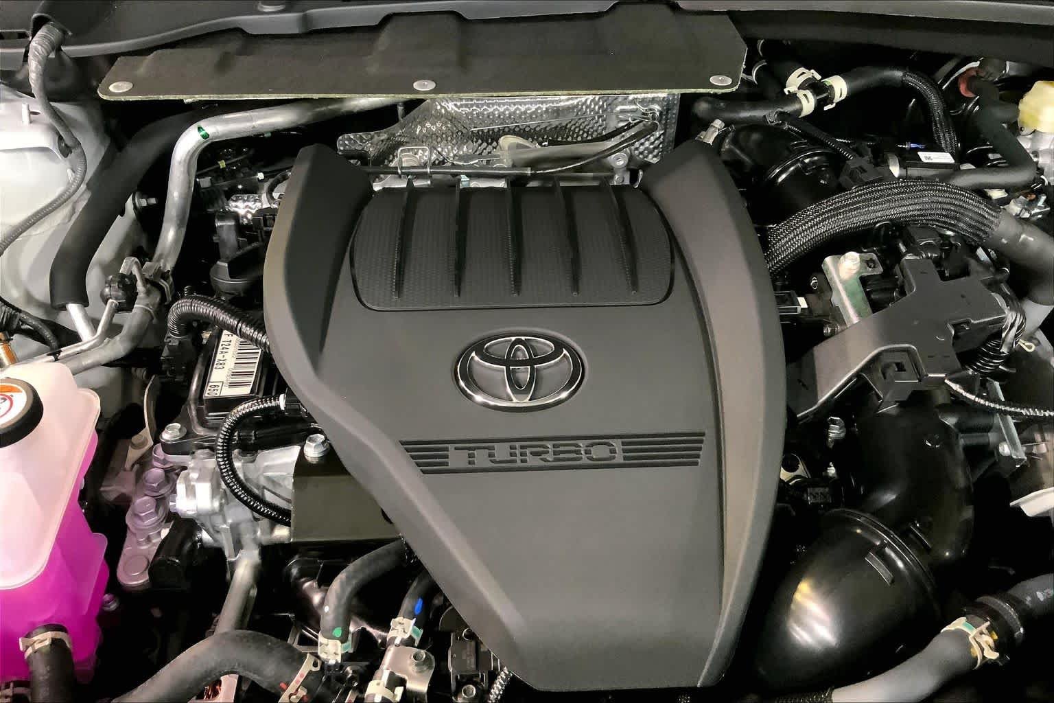 New 2026 Wind Chill Pearl Toyota Platinum image 17